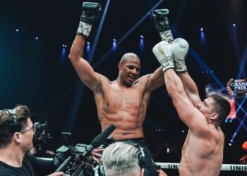 Rico Verhoeven gaat keihard neer in zwaarbevochten gevecht om wereldtitel tegen Levi Rigters