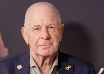 Frits Barend schittert op het podium van musical 40-45: een verrassende wending