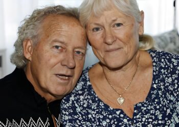 Verschrikkelijk nieuws voor weduwe Koos Alberts: “Laffe wijze”