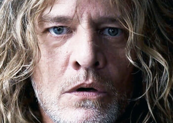 Tygo Gernandt geconfronteerd door journalist in de kroeg na onthullende publicatie over wangedrag