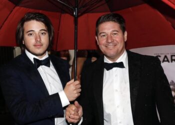 Zoon Martijn Krabbé reageert emotioneel op nieuws