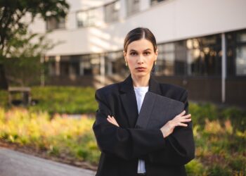 Maaike (26): “Mijn schoonfamilie wil dat ik mijn kinderen strenger opvoed, maar dat voelt niet goed”