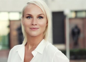 Suzanne (32): “Mijn moeder weigerde naar mijn huwelijk te komen omdat mijn vader de ceremonie leidt”