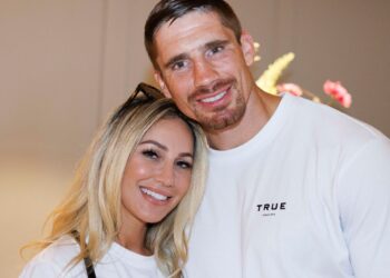 Rico Verhoeven deelt bijzondere foto in een moskee