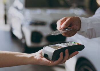 Nieuwe betaalregels in 2025: contant geld beperkt voor grote aankopen