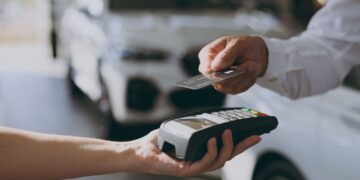 Nieuwe betaalregels in 2025: contant geld beperkt voor grote aankopen