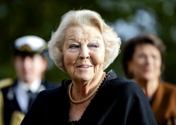 Prinses Beatrix in ontzettend diepe rouw: “Wij leven mee met allen die van hem hielden”