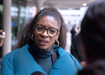 Verontrustend nieuws over de gezondheidstoestand van Sylvana Simons: “Fans vrezen het ergste”