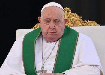 Gezondheid paus Franciscus verslechtert na ernstige ademhalingscrisis: “In kritieke toestand”