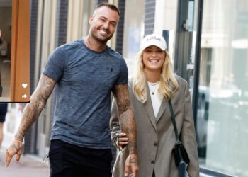 Marijn Kuipers deelt foto op social media met hoofddoek: “Is Dave Roelvink ook moslim geworden”