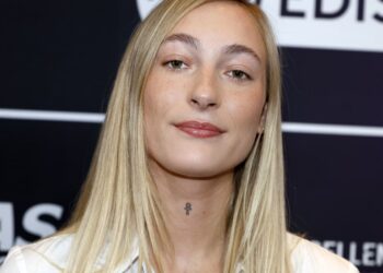 Zangeres S10 plaatst pikante foto op Instagram onderweg naar 3FM Awards: “Deze blijft niet lang!”