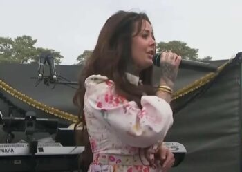 Wendy van Hout blijft zingen ondanks kritiek: ‘Céline Dion is mijn voorbeeld’