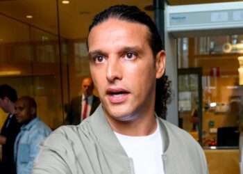 Fans geschokt door foto van ooit zo rijke Ali B: ”Arme sloeber“