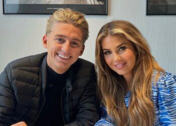 Mart Hoogkamer en verloofde Jennifer erg geschrokken: pasgeboren dochter met spoed naar ziekenhuis