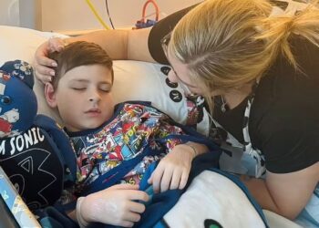 Carly vertrouwt op intuïtie en redt leven zoon dankzij onverwachte ontdekking