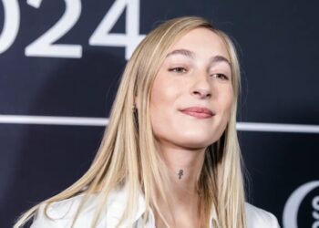 Zangeres S10 neemt drastisch besluit na familiedrama: “Persoonlijke omstandigheden”