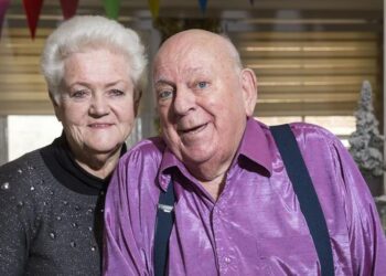 Bas van Toor onthult plotseling verlies dochter Ilona: “We dragen dit verdriet elke dag mee”