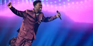 Claude zakt in de voorspellingen na eerste songfestivalrepetitie: spanning stijgt voor finaledag