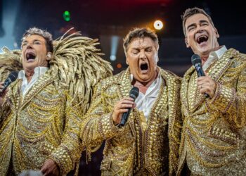 Deze bekende artiesten hebben een emotioneel eerbetoon aan Freek Rikkerrink gehouden