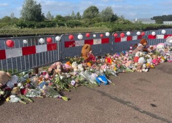 Enorme woede tijdens herdenkingstocht voor Jeffrey en Emma