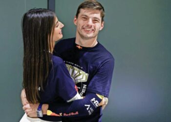 Max Verstappen en Kelly Piquet verwelkomen dochtertje Lily: ‘Ons grootste cadeau’