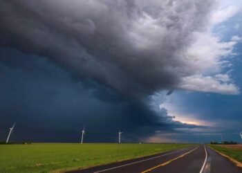 Zware buien en bliksem op komst: “Hier gaat het straks helemaal los”