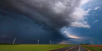 Zware buien en bliksem op komst: “Hier gaat het straks helemaal los”