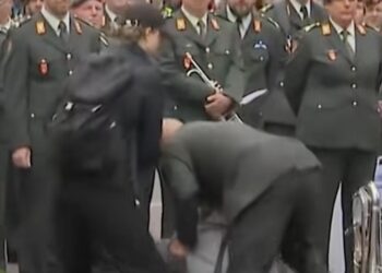 Protest verstoort herdenking 5 mei in Wageningen: “Laten we elkaar vasthouden”