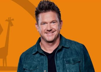 Johnny de Mol onder vuur na slechte kijkcijfers: ‘Ook intern krijg ik kritiek’