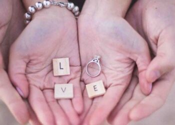 Deze bn’er zei volmondig ja: modekoningin verloofd na 21 jaar liefde