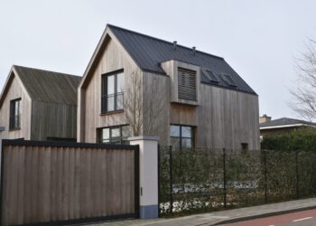 Déze volkszanger krijgt wel heel bijzondere nieuwe buren