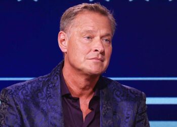 Spanningen lopen op tussen Albert Verlinde en Humberto Tan bij RTL Tonight