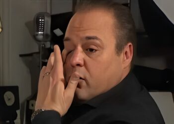 Schokkende onthulling: Frans Bauer zou niet alleen met Sieneke zijn vreemdgegaan, maar ook met déze bekende zangeres