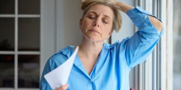 Opvliegers, emotionele achtbanen en slaapgebrek: Dit vertelt je lichaam echt aan je..