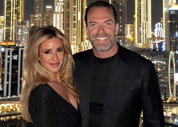 Geruchten over Robert Doornbos blijven binnenstromen ondanks “liefdevolle” vakantiefoto’s