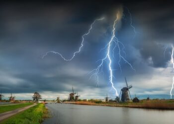 Het weer slaat om: “Noodweer op komst en hier gaat het zometeen helemaal los”