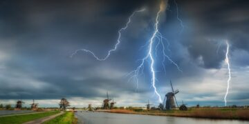 Het weer slaat om: “Noodweer op komst en hier gaat het zometeen helemaal los”