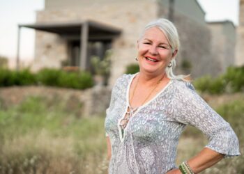 Petra betrapt in Breda met deze gast: ” Is dit de eerste echte romance van B&B Vol Liefde 2025?”