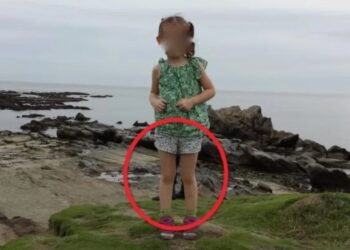 Vader maakt foto van dochter maar doet bizarre ontdekking: jaren later komen ze achter het mysterie