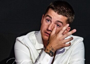 Mart Hoogkamer radeloos over verslaving vader: “Ik weet niet waar hij is”