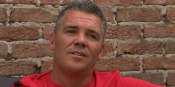 Mart Hoogkamer radeloos over verslaving vader: “Ik weet niet waar hij is”