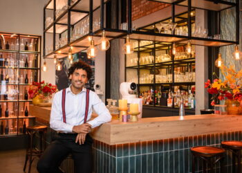 Dit is de man die de bar van First Dates overneemt