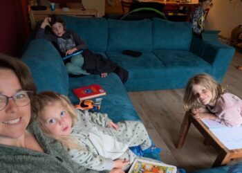 Iris (35): “Ik geef mijn 4 kinderen thuisonderwijs en ze lopen voor op hun leeftijdgenoten”
