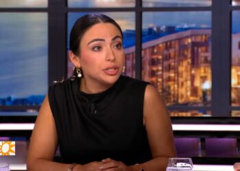 Lale Gül verrast kijkers met opvallend gedrag tijdens Televizier-gala