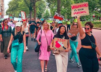 Dolle Mina’s woest in Den Haag wegens uitsluiten van vrouwen bij SGP
