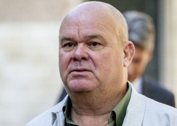 Paul de Leeuw is woest op Jan Smit: “Belachelijk!!”