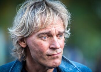Matthijs van Nieuwkerk genegeerd in jubileumeditie BNNVARA: ‘Dit is echt bizar’