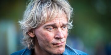 Matthijs van Nieuwkerk genegeerd in jubileumeditie BNNVARA: ‘Dit is echt bizar’