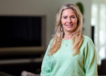 Mariska Bauer openhartig over leven na hersenbloeding: ‘Het kost me veel meer energie dan vroeger’