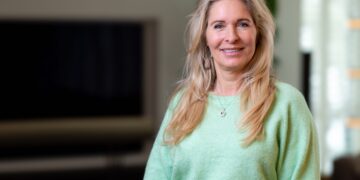 Mariska Bauer openhartig over leven na hersenbloeding: ‘Het kost me veel meer energie dan vroeger’